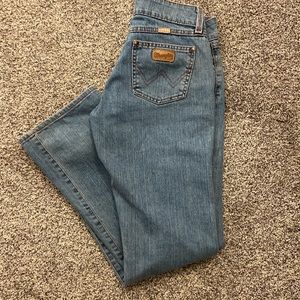 Light wash premium patch wrangler womens jeans